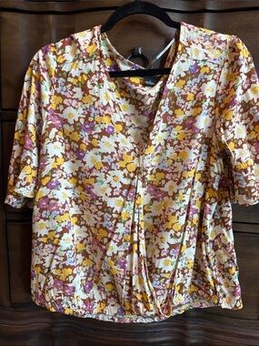 Sanctuary Floral V-Neck Short Sleeve Top in Brown, Yellow, Cream and Pink